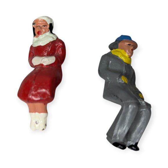 Vintage Winter Scene Metal Seated Figures Man and Woman Set of 2 2.5" Tall - Picture 1 of 6